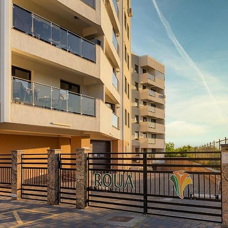 Uniquemoments Airport Apartment & Secure Parking & Airport Shuttle Iasi Bagian luar foto