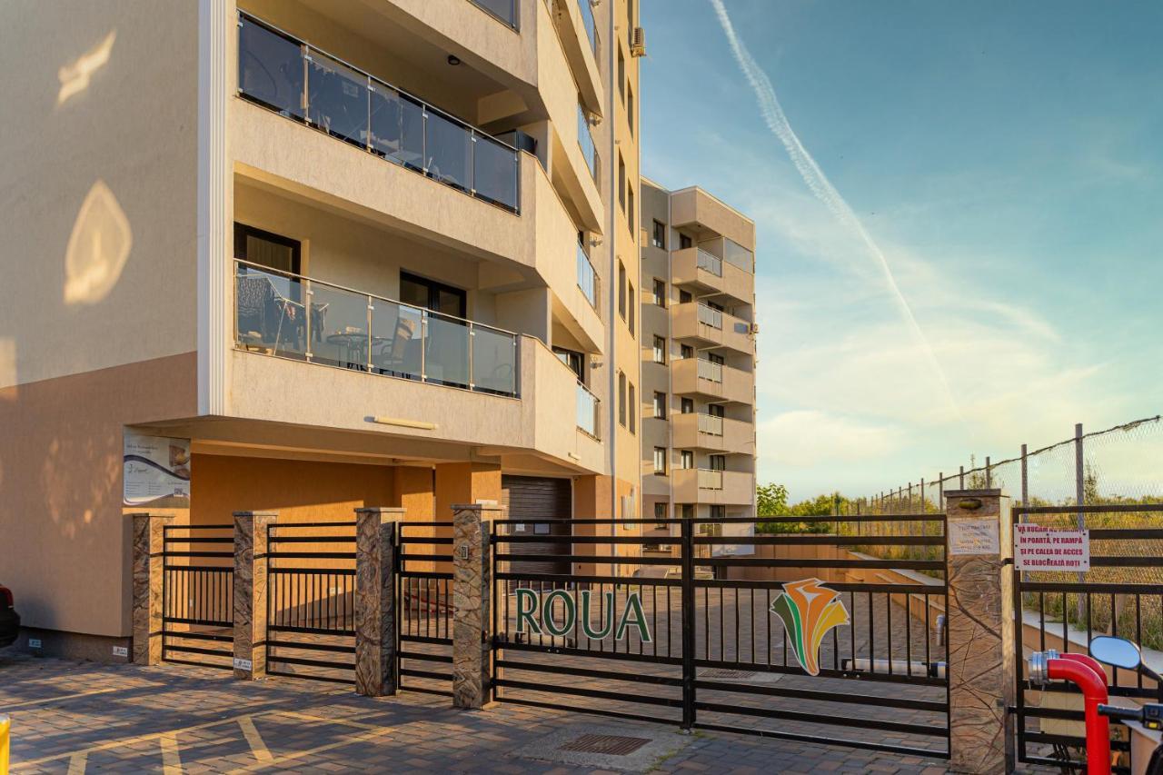 Uniquemoments Airport Apartment & Secure Parking & Airport Shuttle Iasi Bagian luar foto