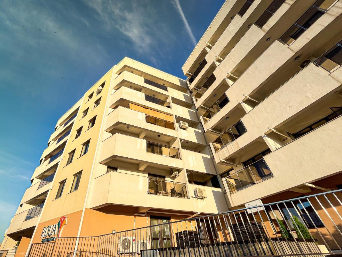 Uniquemoments Airport Apartment & Secure Parking & Airport Shuttle Iasi Bagian luar foto